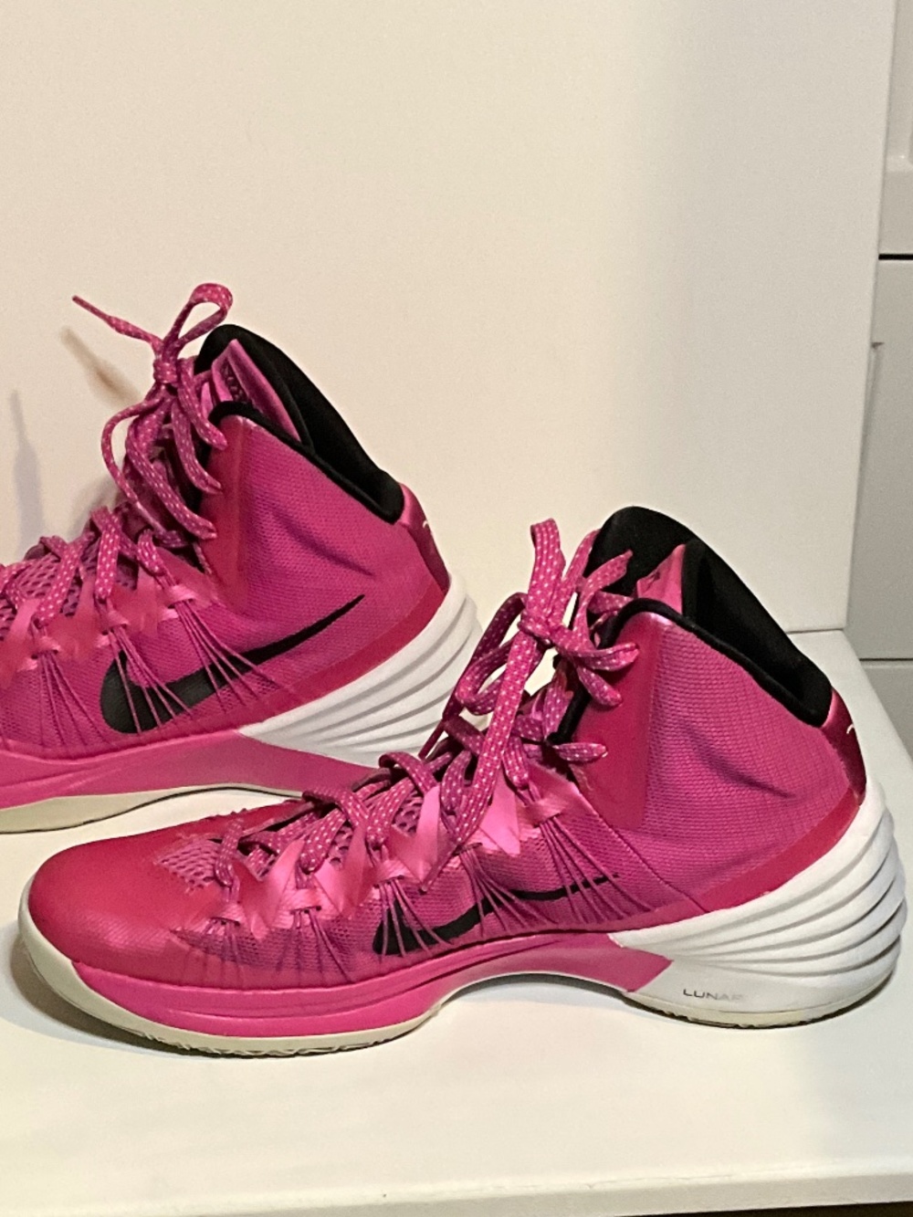 Nike Hyperdunk 2013 Think Pink Kay Yow Basketball Shoes Men's 10 - Picture 3 of 8